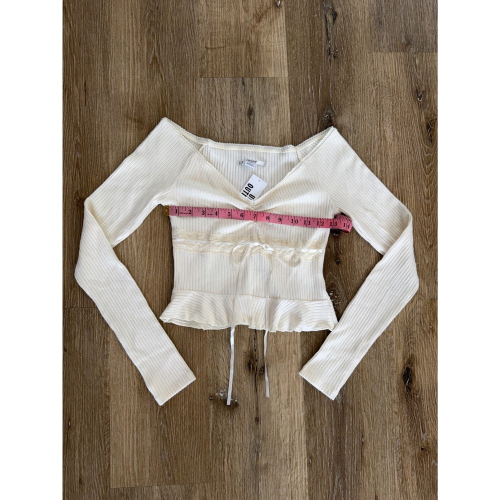 Kimchi Blue Urban Outfitters Top Womens S Ivory Lace Ribbon Peplum Ribbed NEW - Picture 4 of 9